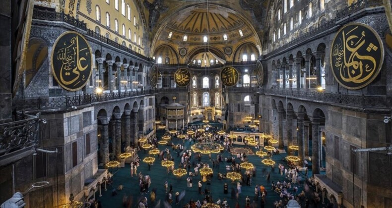 Yabancı turistlerin ücretli gezeceği Ayasofya Camii, Avrupa modeliyle korunacak