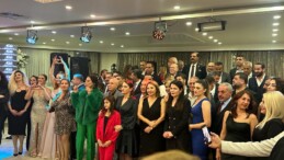 NİDAL HÜZMELİ’YE 100 GÜÇLÜ İNSAN BAŞARI ÖDÜLÜ VERİLDİ