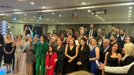 NİDAL HÜZMELİ’YE 100 GÜÇLÜ İNSAN BAŞARI ÖDÜLÜ VERİLDİ