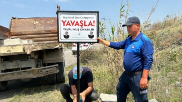 SAMANDAĞ BELEDİYESİ, MİLLEYHA KUŞ CENNETİ’NDE UYARICI LEVHALAR YERLEŞTİRDİ.