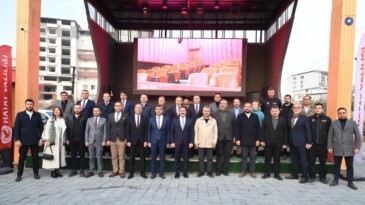 BAŞKAN YAPAR, KÜLTÜR VE SANAT ÇARŞISI AÇILIŞI’NA KATILDI