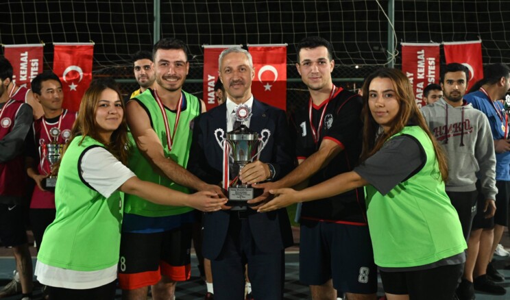 ÖĞRENCİ TURNUVALARINDA KUPA SAHİPLERİNİ BULDU