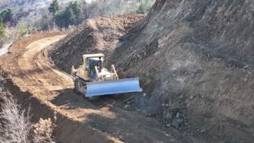 ENGEBELİ ARAZİYE RAĞMEN 35 GÜNDE 7,5 KM YOL KATETTİLER
