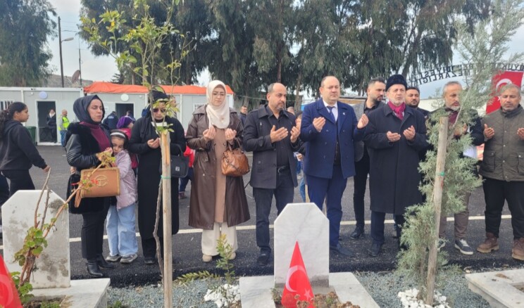Deprem şehitleri dualarla anıldı
