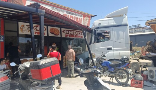Hatay’da Facianın Eşiğinden Dönüldü: TIR Mağazaya Girdi*