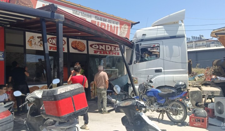 Hatay’da Facianın Eşiğinden Dönüldü: TIR Mağazaya Girdi*