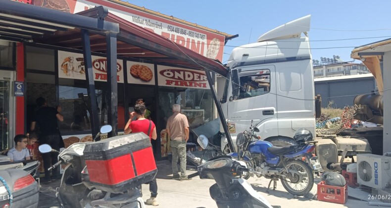 Hatay’da Facianın Eşiğinden Dönüldü: TIR Mağazaya Girdi*