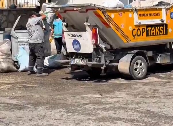 ANTAKYA’NIN 95 MAHALLESİNDE TEMİZLİK ÇALIŞMALARI DEVAM EDİYOR
