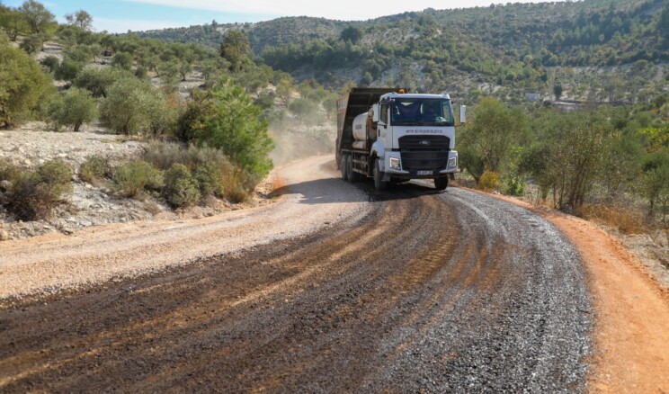 YAYLADAĞI’NDAN ALTINÖZÜ’NE ULAŞIM KOLAYLAŞTI