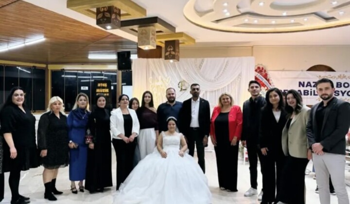 Down Sendromlu Ezgi’nin Gelinlik Hayali Gerçek Oldu: