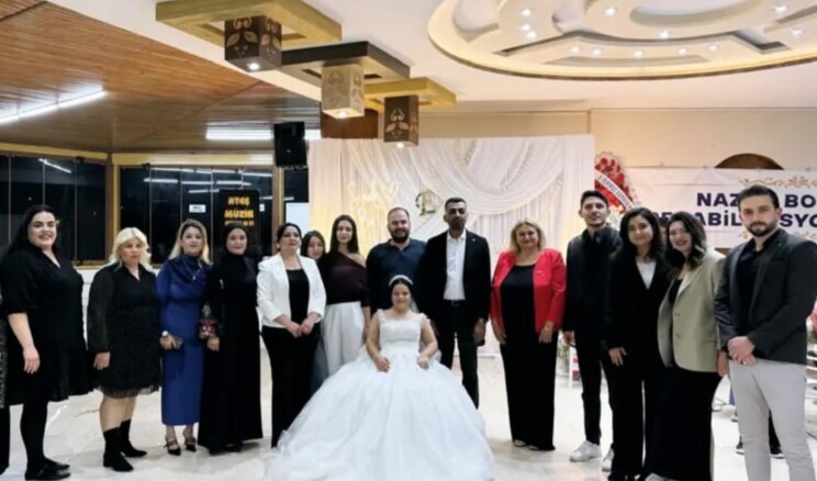 Down Sendromlu Ezgi’nin Gelinlik Hayali Gerçek Oldu: