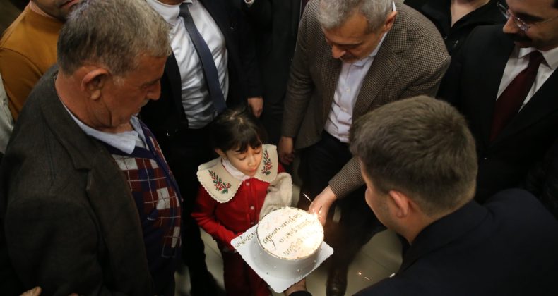 VATANDAŞLARDAN BAŞKAN ÖNTÜRK’E İFTAR SONRASI DOĞUM GÜNÜ SÜRPRİZİ