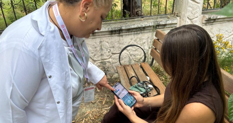 ARSUZ İLÇE SAĞLIK MÜDÜRLÜĞÜNDEN YÜKSEK RİSKLİ GEBEYE EV ZİYARETİ