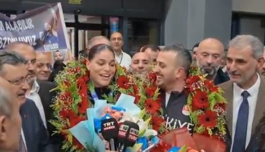 MİLLİ BOKSÖR HAVVANUR KETHÜDA AVRUPA ŞAMPİYONU OLDU