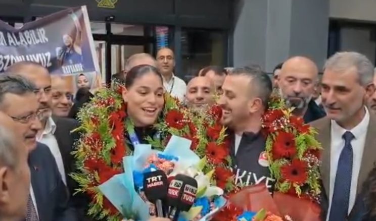 MİLLİ BOKSÖR HAVVANUR KETHÜDA AVRUPA ŞAMPİYONU OLDU